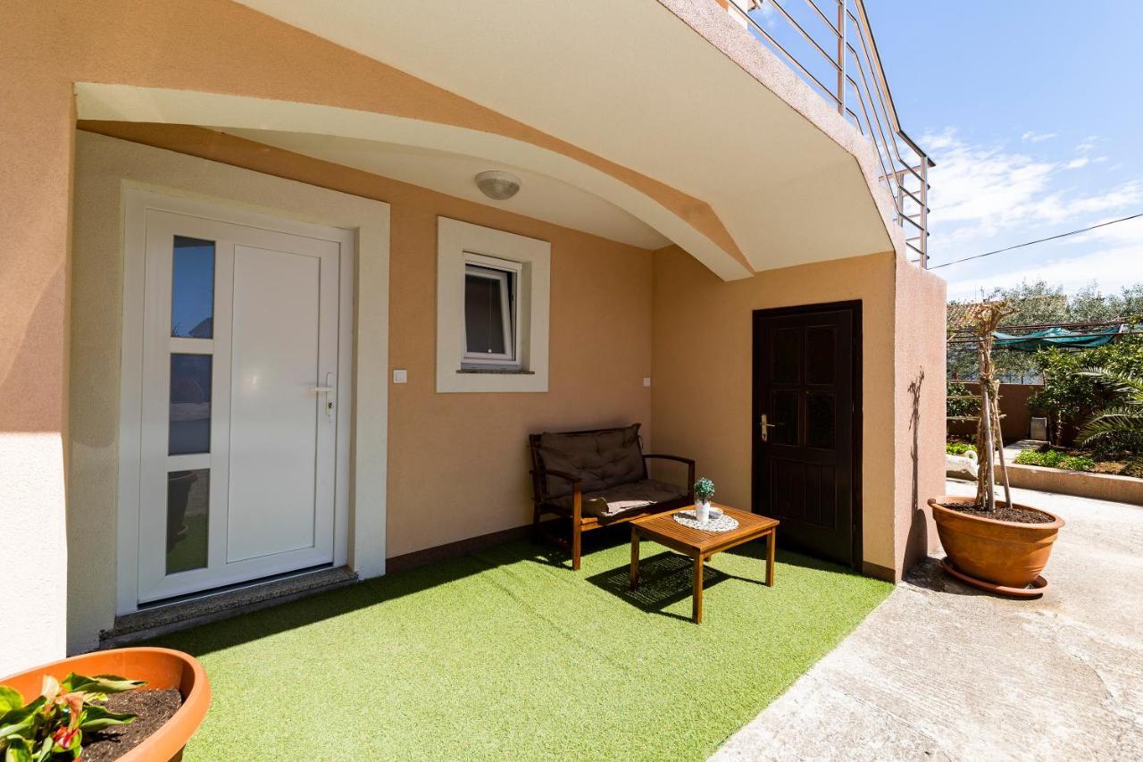 Apartament Valentina *